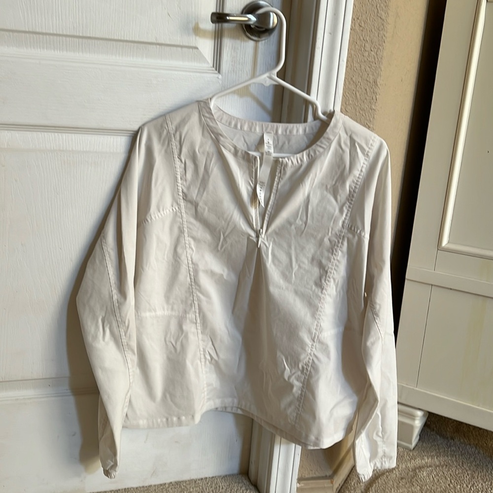 Lululemon windbreaker. Size 6,